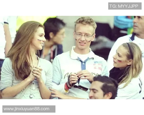 足球明星甜蜜瞬间大揭秘浪漫恩爱图片集锦让你感受爱情的魅力与激情