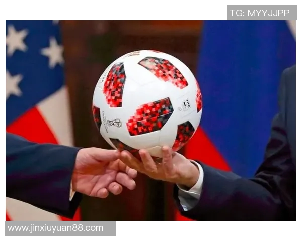 普京与足球明星亲切会面共话体育发展与国际友谊 普京与足球明星亲切会面共话体育发展与国际友谊