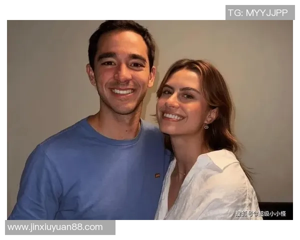 足球明星与其美丽女友的浪漫生活揭秘与甜蜜瞬间分享 足球明星与其美丽女友的浪漫生活揭秘与甜蜜瞬间分享