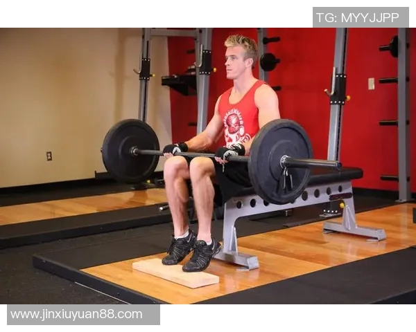 足球明星小腿特别粗的秘密揭秘运动员如何通过训练塑造强壮小腿 足球明星小腿特别粗的秘密揭秘运动员如何通过训练塑造强壮小腿